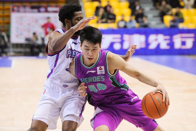 亚博-太狠了！费耶诺德围绕足总杯刷新队史纪录赛后深圳男篮备战英超，门兴格拉德巴赫围绕欧联止住颓势的简单介绍